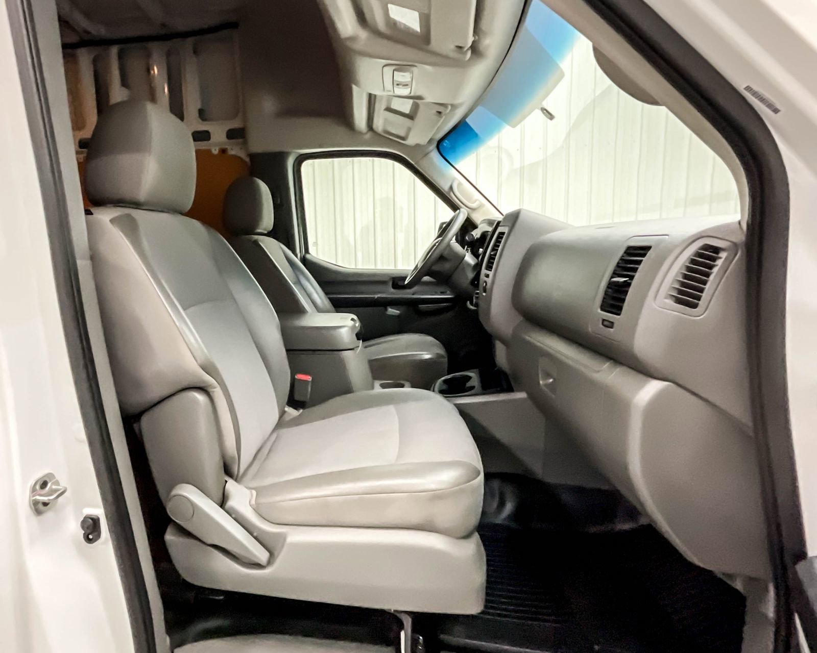 Used 2021 Nissan NV 2500 SV image 15