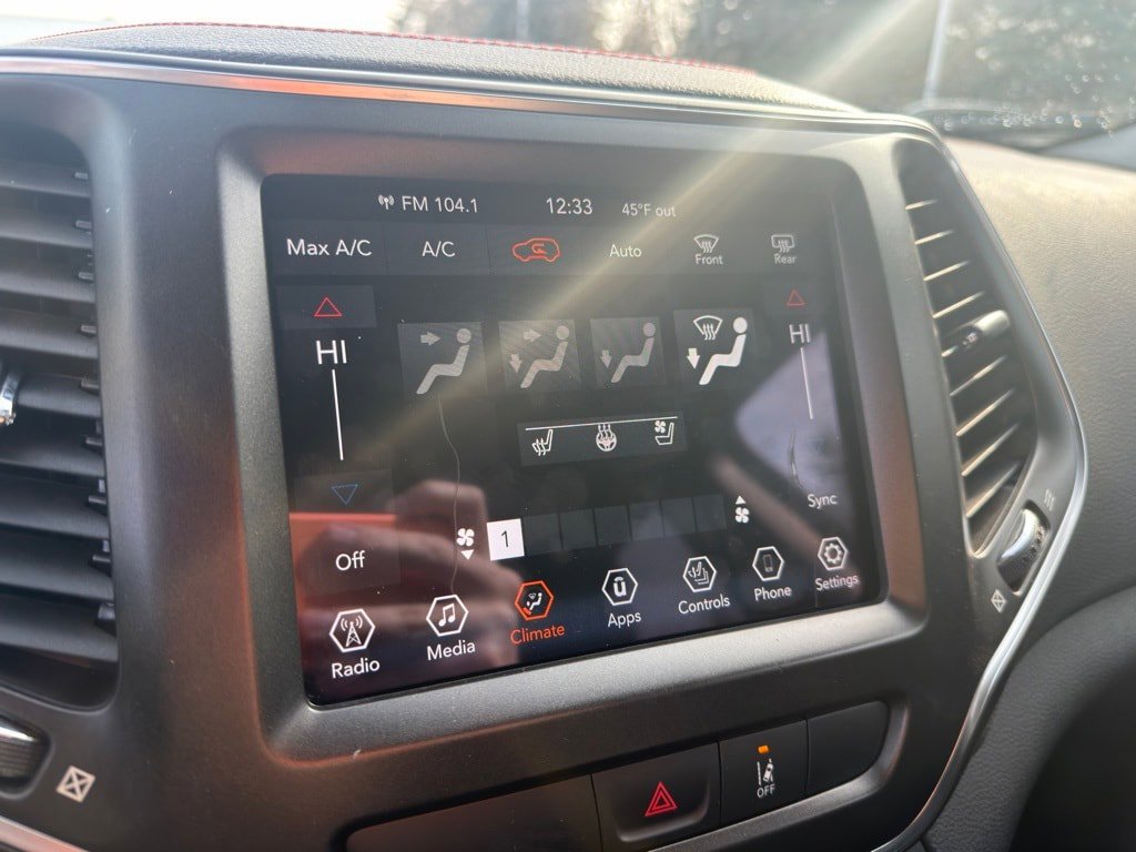 Used 2022 Jeep Cherokee Trailhawk w/ Premium Leather Package image 24