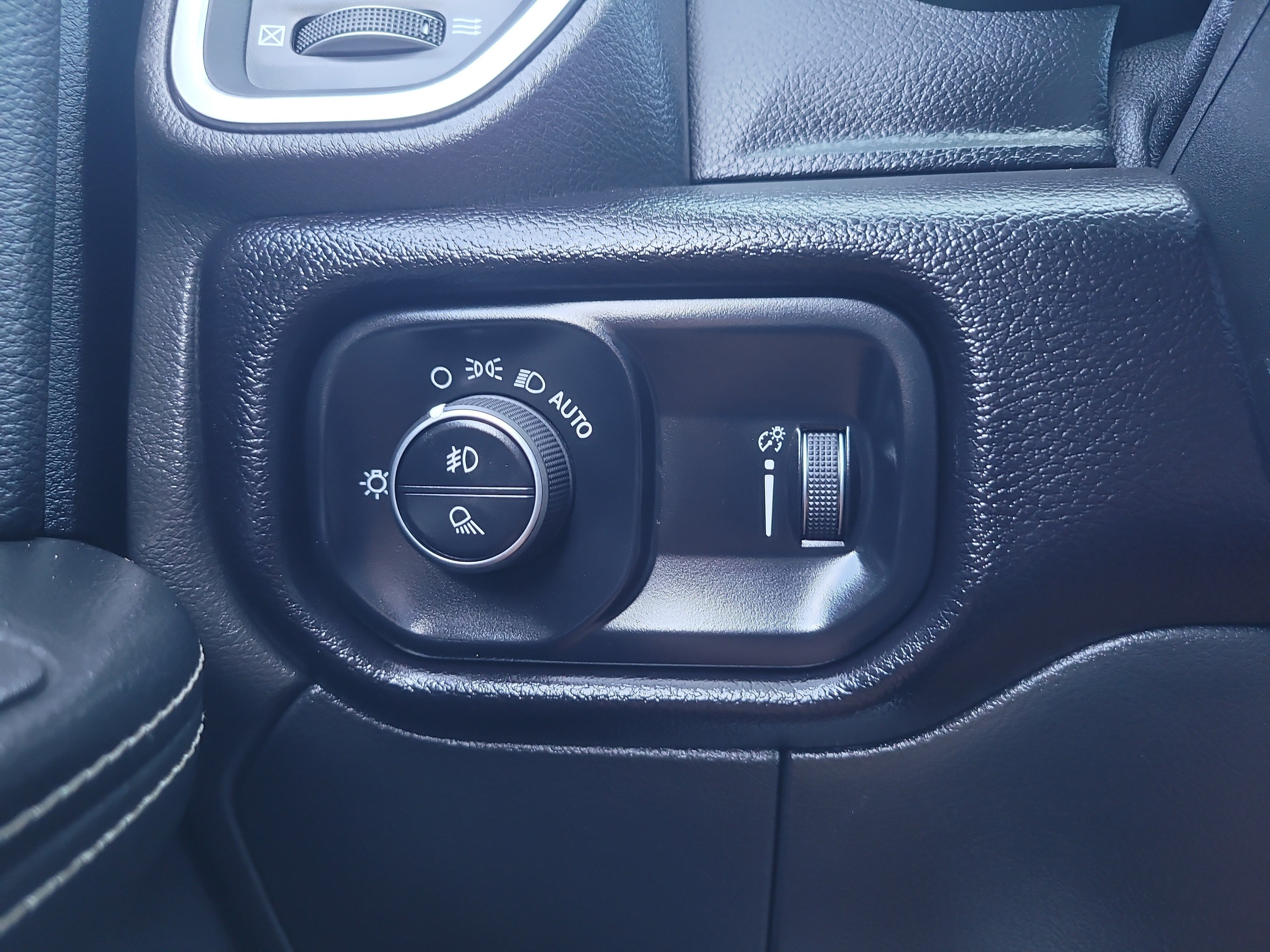 Used 2025 RAM 2500 Big Horn AWD/4WD image 30