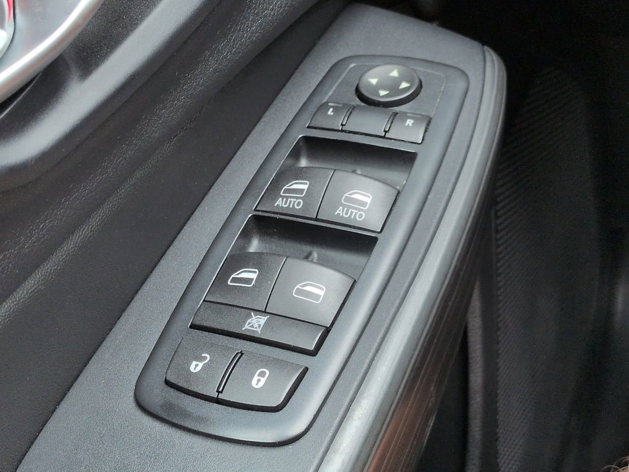 Used 2016 Jeep Cherokee Trailhawk w/ Comfort/Convenience Group AWD/4WD image 25