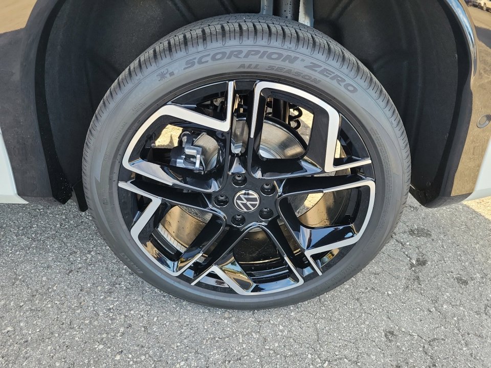 New 2026 Volkswagen Tiguan SEL R-Line image 23