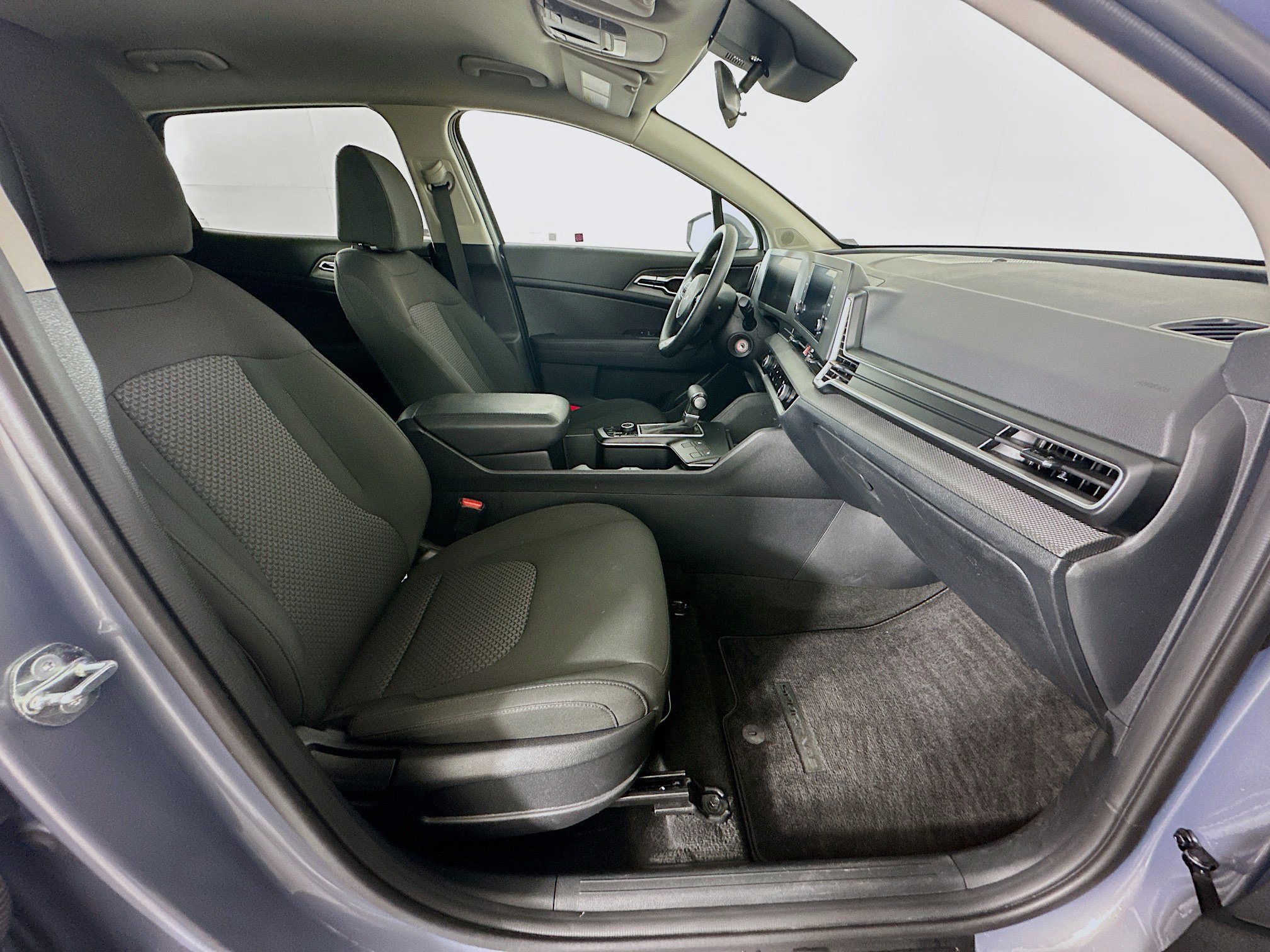 Used 2025 Kia Sportage LX image 30