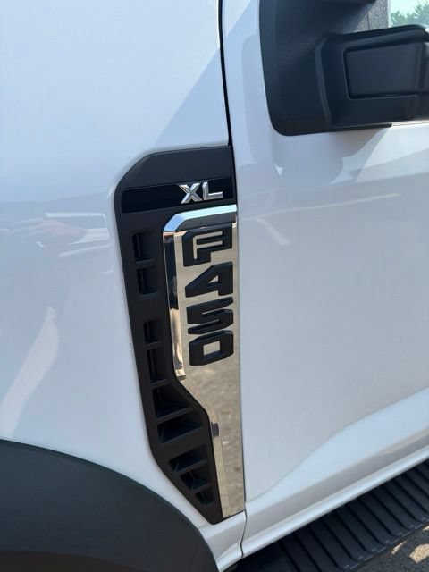 New 2026 Ford F450 XL w/ XL Chrome Package RWD image 9
