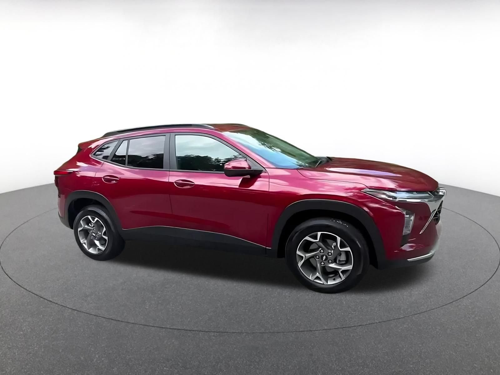 Used 2025 Chevrolet Trax LT w/ LT Convenience Package FWD video 2