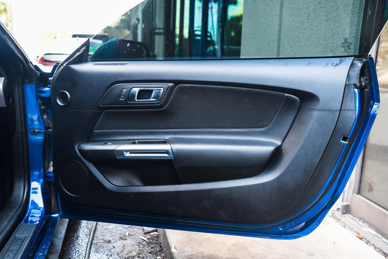 Used 2018 Ford Mustang GT w/ Black Accent Package RWD image 10