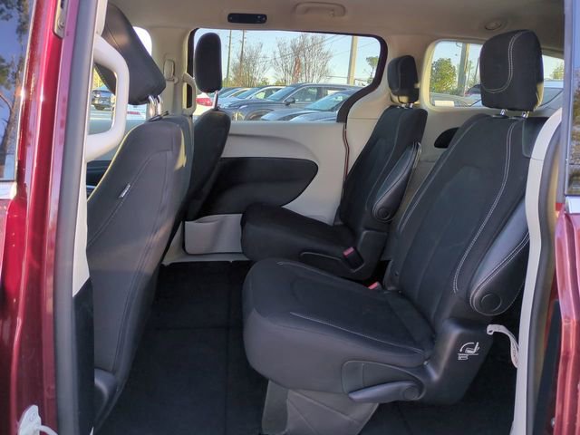 Used 2023 Chrysler Voyager LX image 13
