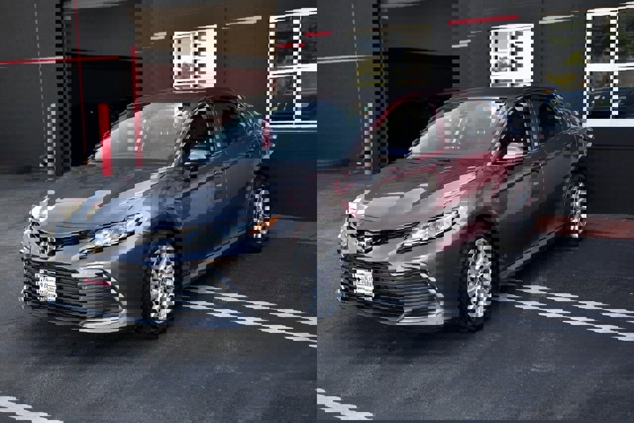 Used 2024 Toyota Camry LE image 3