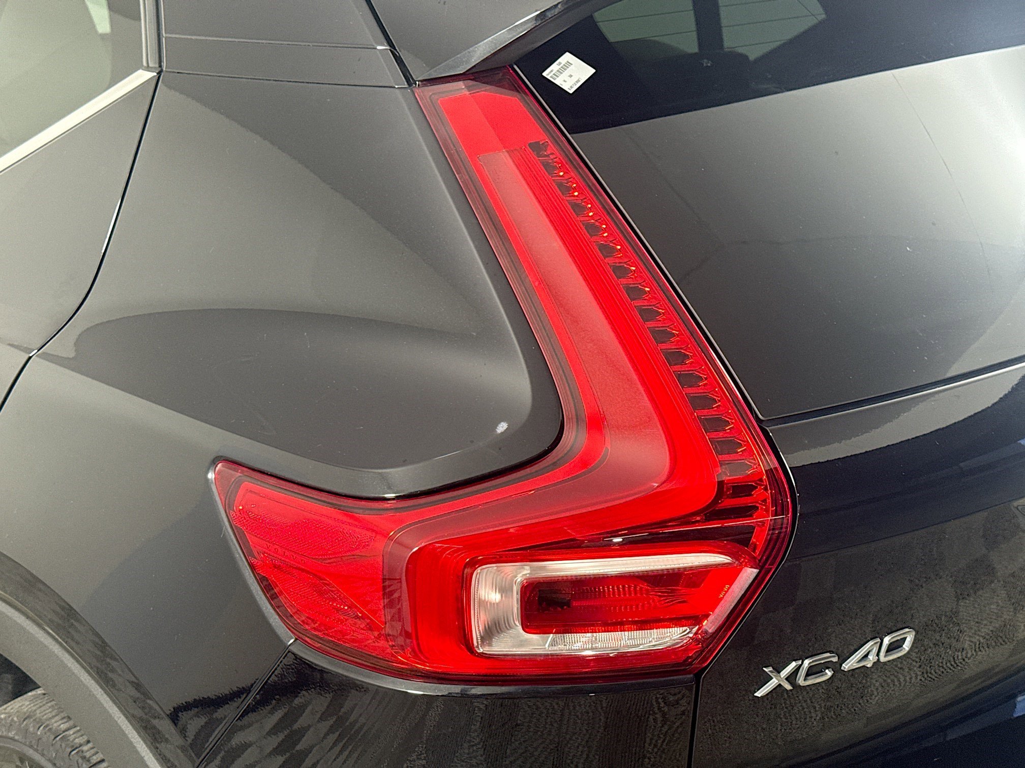 Used 2024 Volvo XC40 B5 Plus image 36
