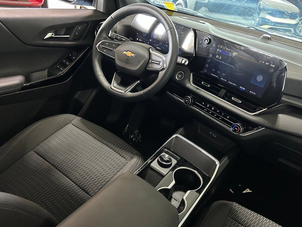 Used 2026 Chevrolet Equinox LT FWD image 9