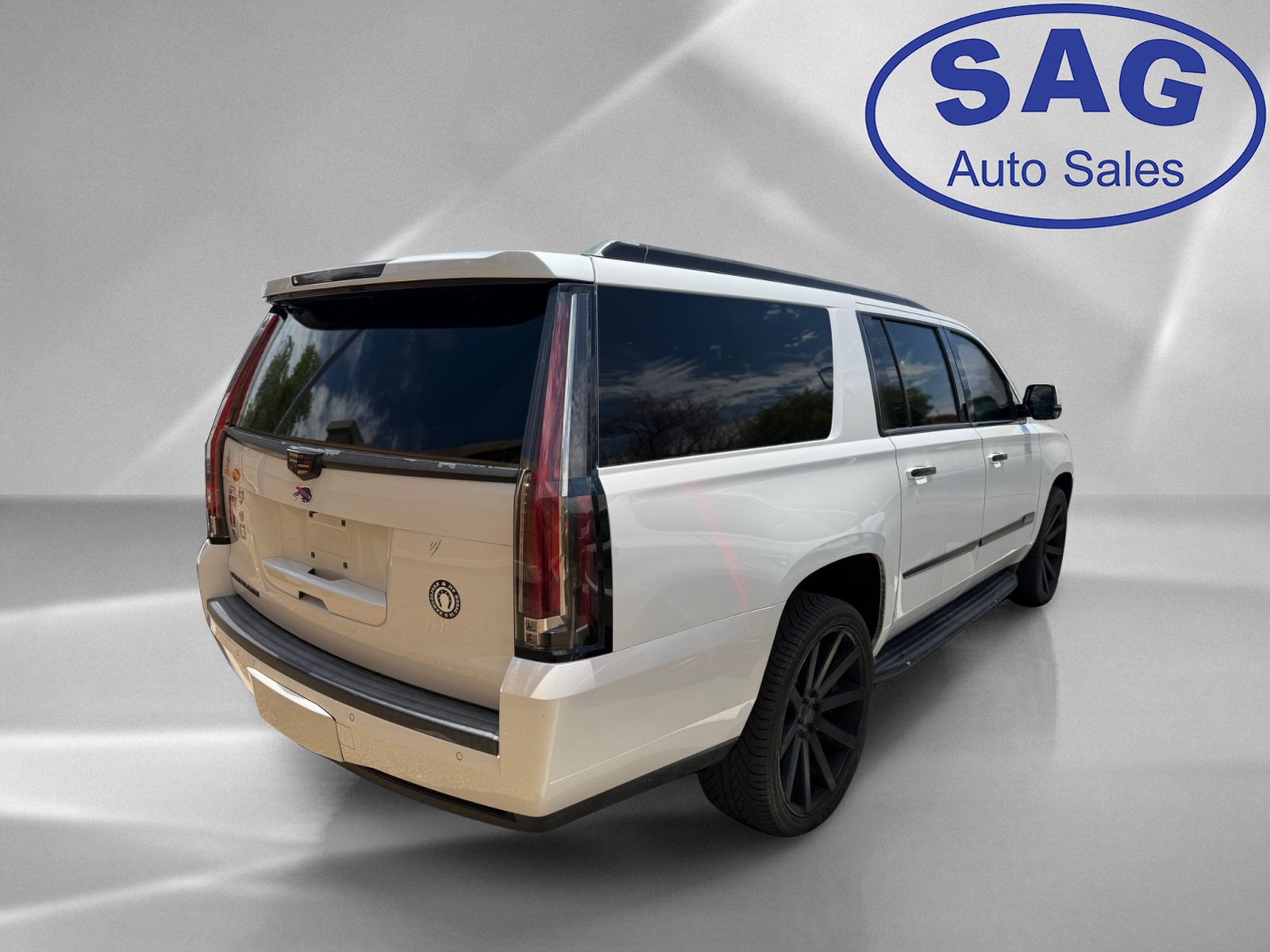 Used 2016 Cadillac Escalade ESV Luxury RWD image 3