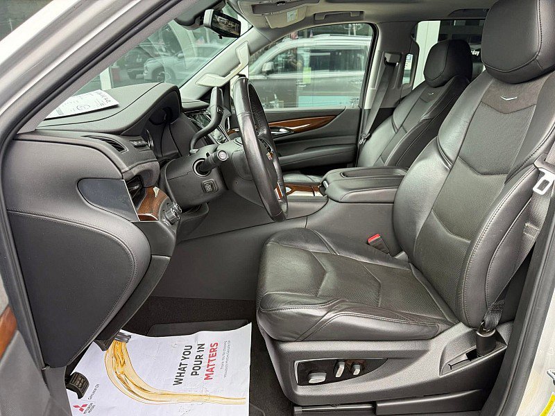 Used 2020 Cadillac Escalade ESV Luxury AWD/4WD image 16