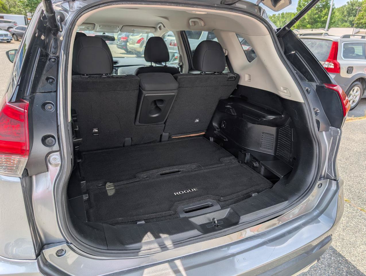 Used 2018 Nissan Rogue SV FWD image 6