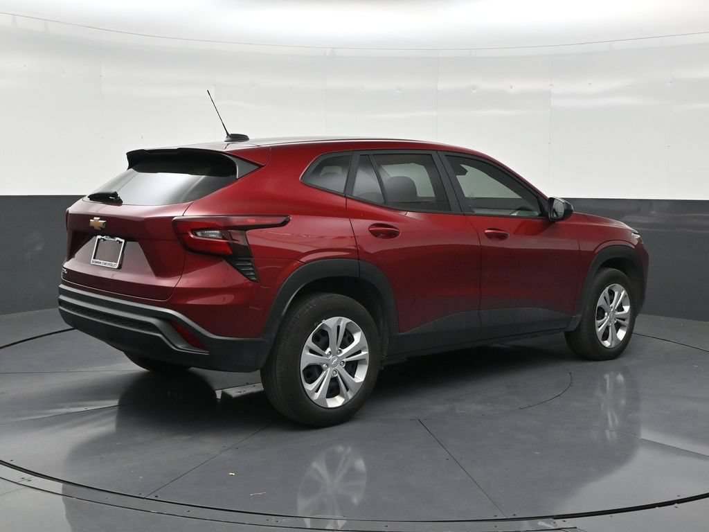 Used 2025 Chevrolet Trax LS FWD image 5