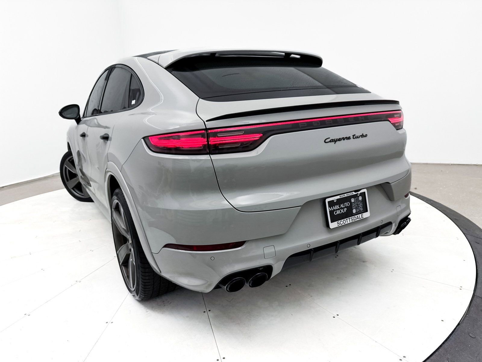 Used 2022 Porsche Cayenne Turbo image 11