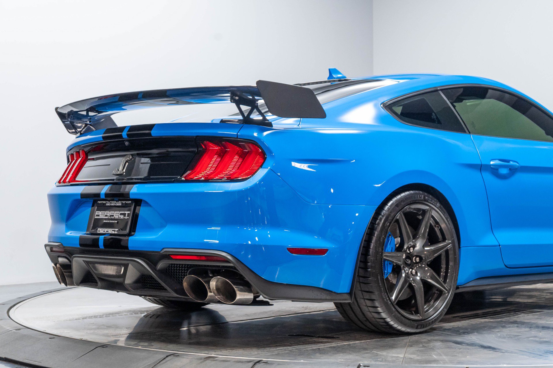 Used 2022 Ford Mustang Shelby GT500 w/ Carbon Fiber Track Pack RWD image 23