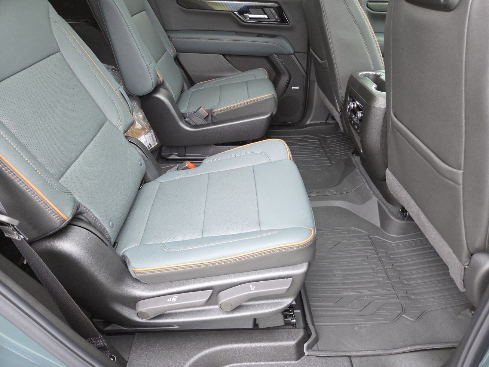 New 2026 GMC Yukon AT4 w/ AT4 Premium Plus Package image 28