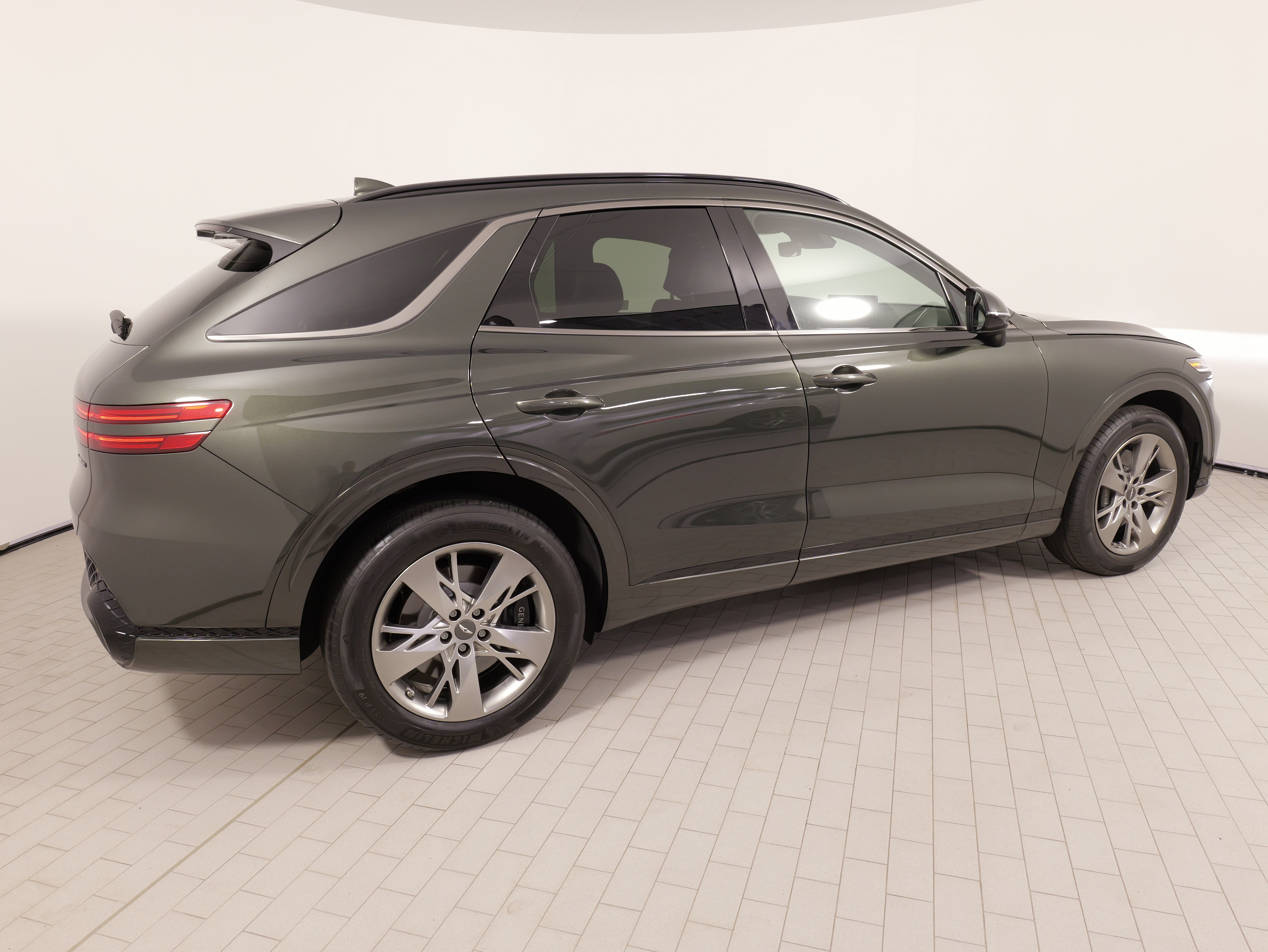 Used 2025 Genesis GV70 3.5T Sport AWD/4WD image 11