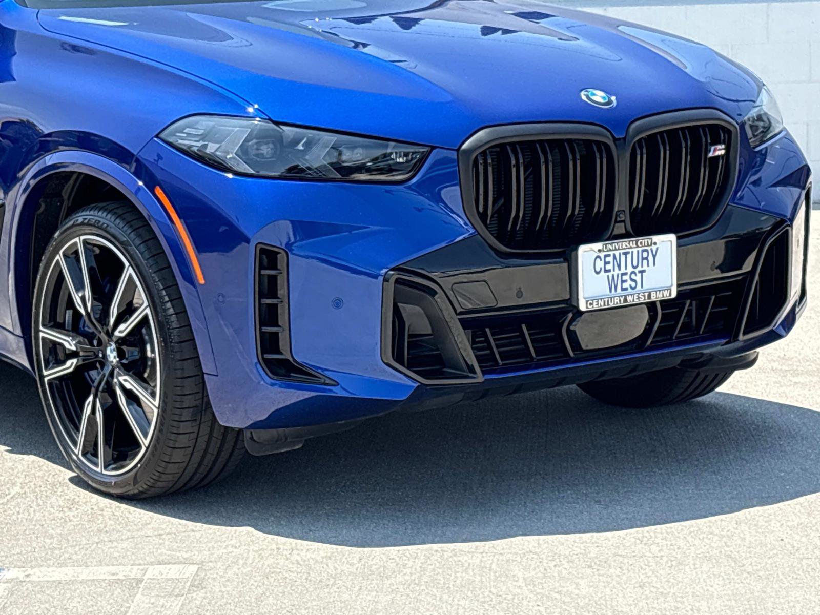 Used 2025 BMW X5 M60i image 2