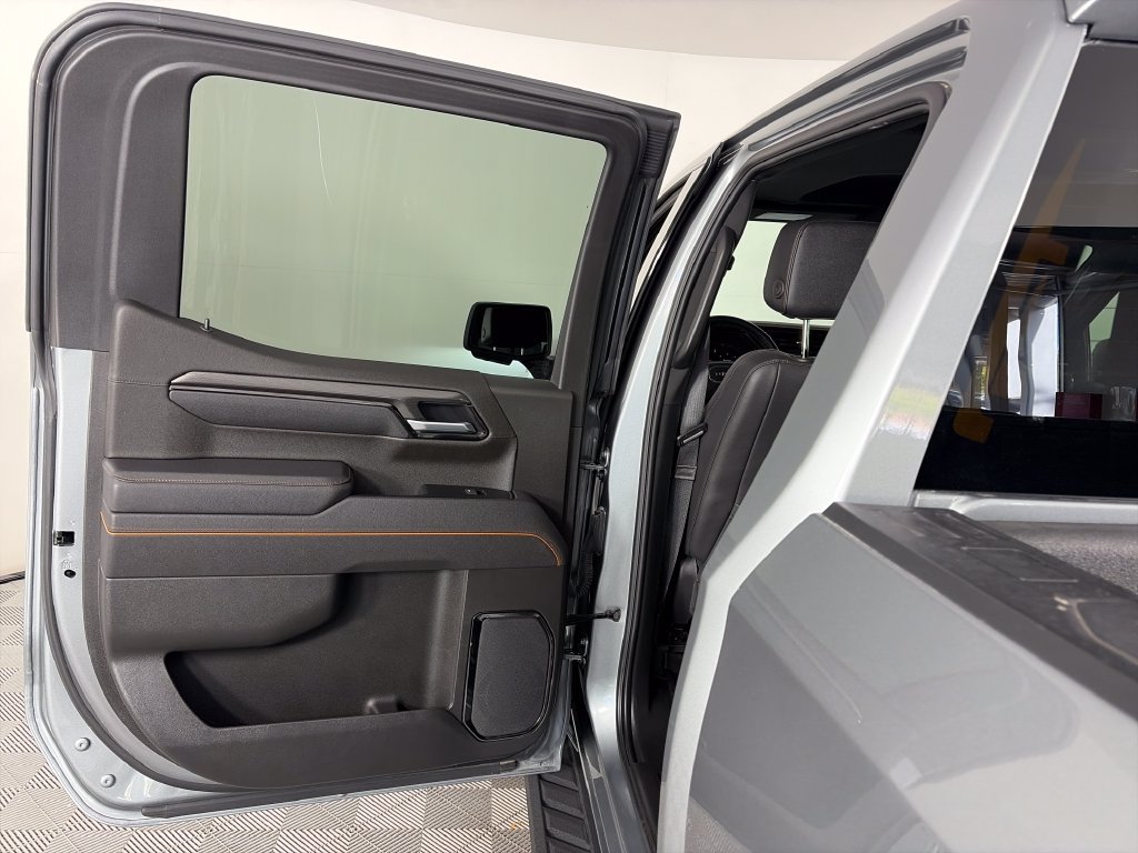 Used 2025 GMC Sierra 1500 AT4 w/ Technology Package AWD/4WD image 12