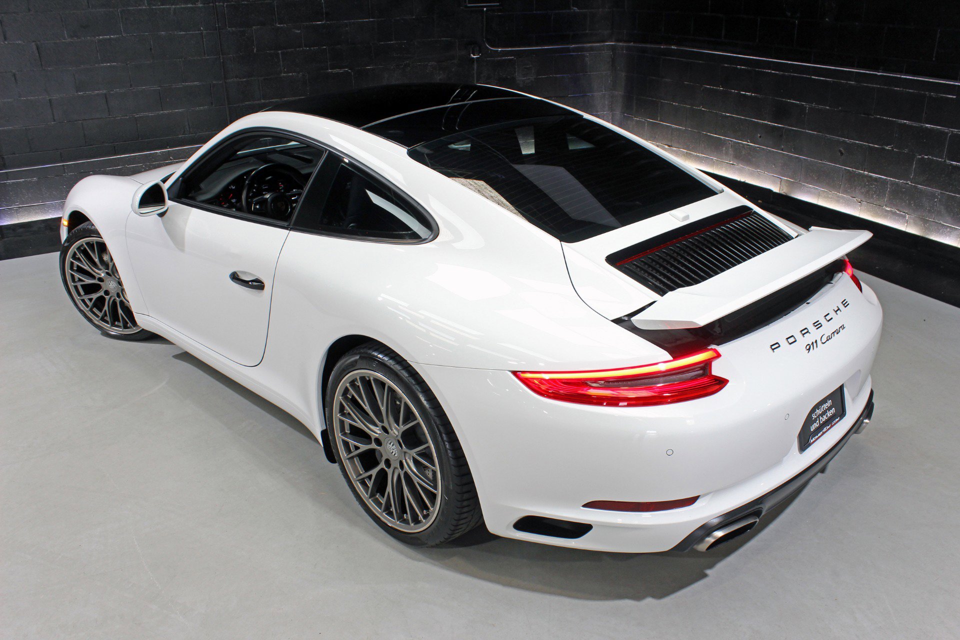 Used 2019 Porsche 911 Carrera RWD image 16