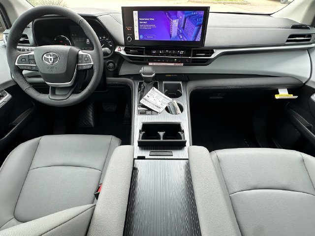New 2026 Toyota Sienna XLE FWD image 11