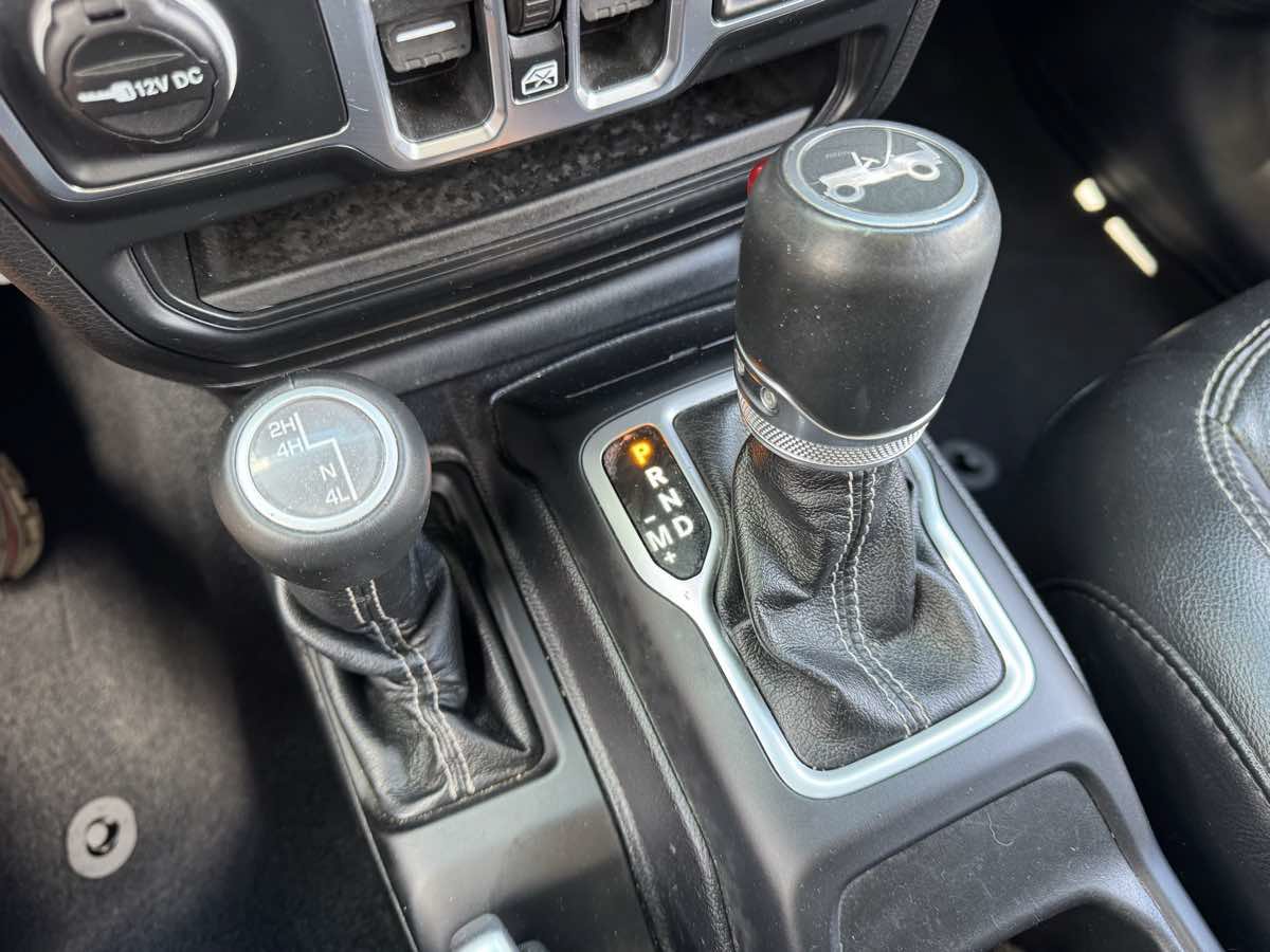 Used 2018 Jeep Wrangler Unlimited Sahara w/ LED Lighting Group AWD/4WD image 31
