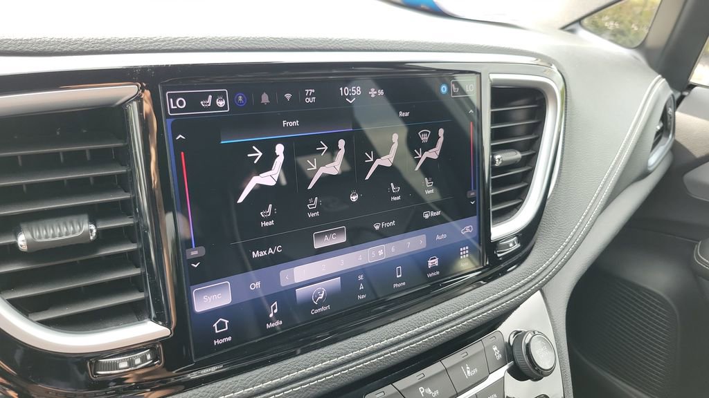 Used 2025 Chrysler Pacifica Limited image 21