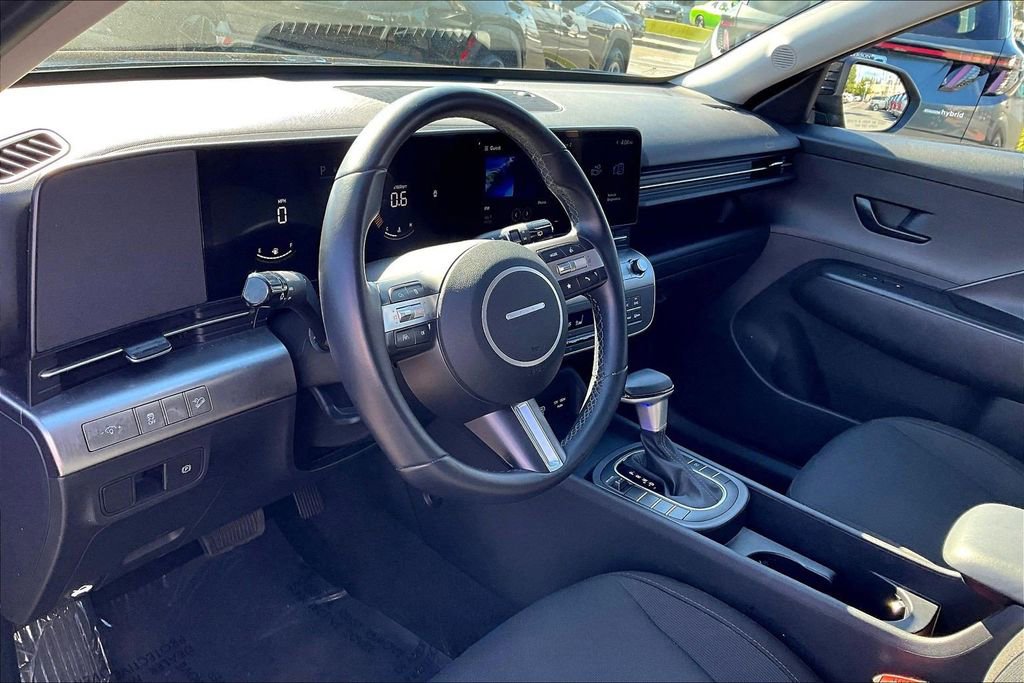 Certified 2025 Hyundai Kona SEL image 9