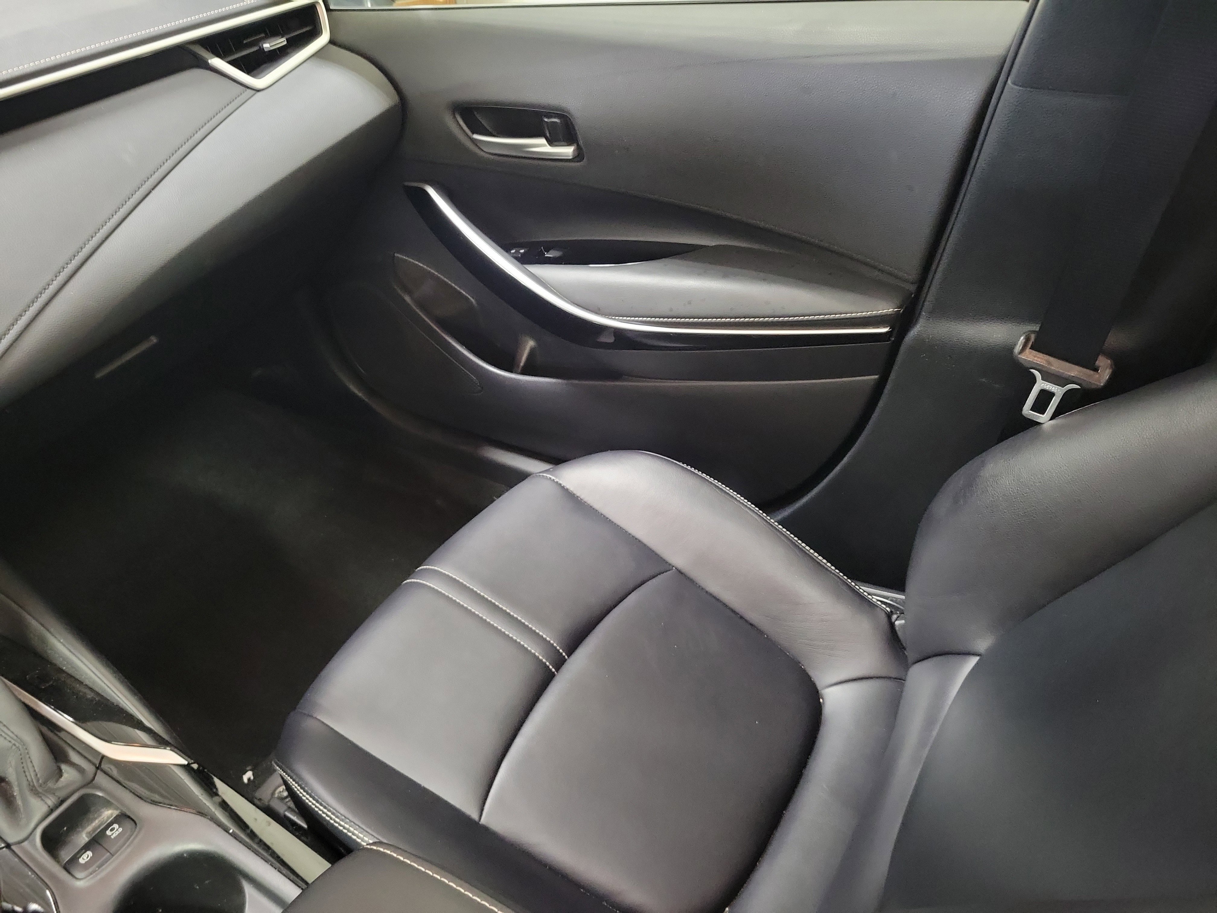 Used 2020 Toyota Corolla XLE image 18