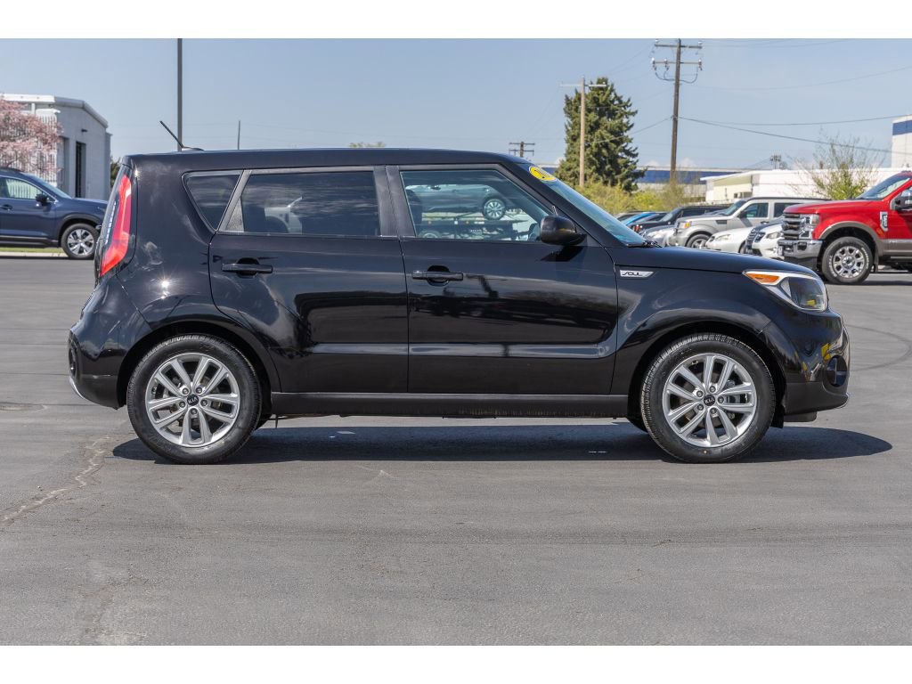 Used 2018 Kia Soul + image 2