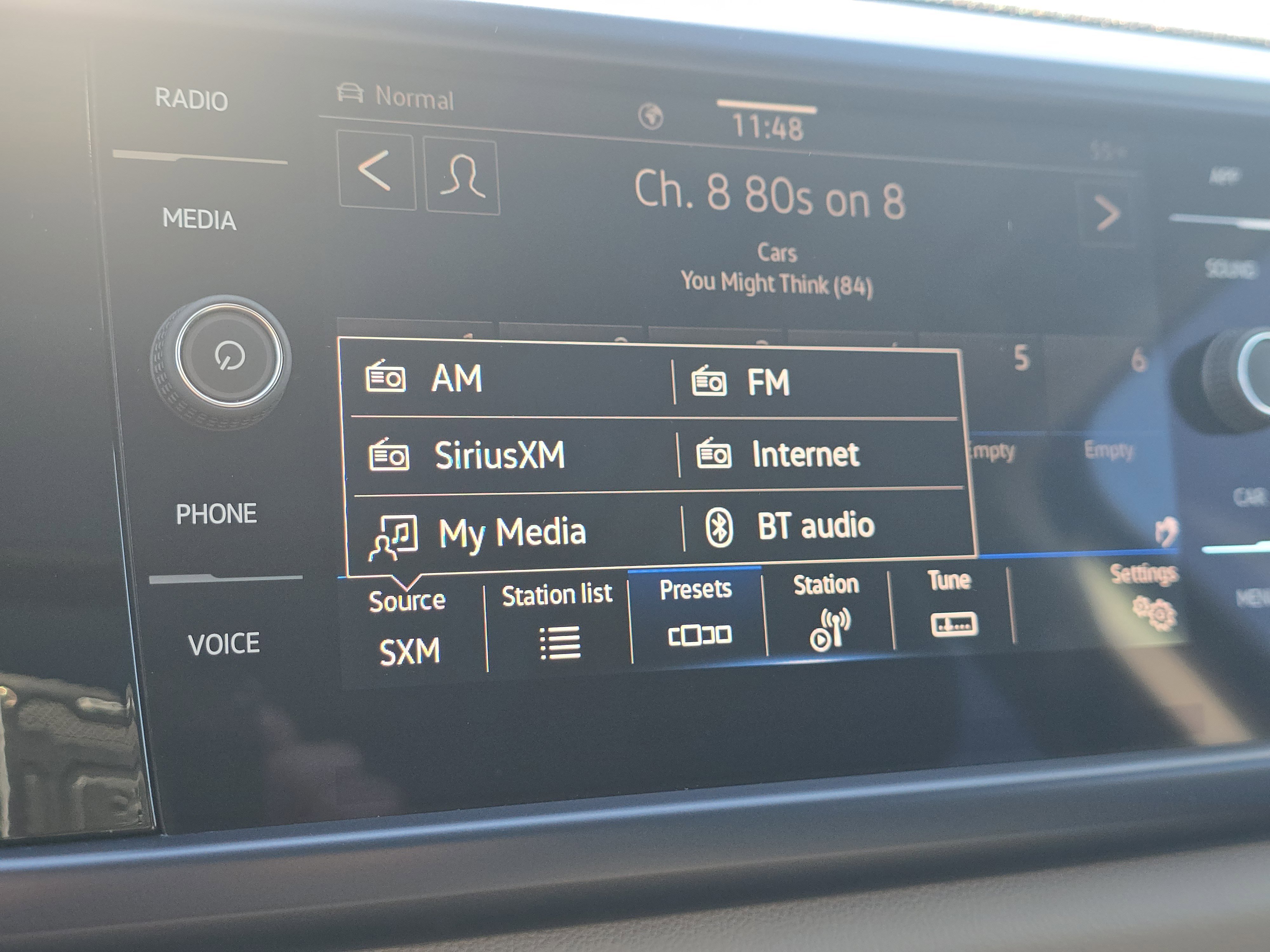 Certified 2023 Volkswagen Taos SE w/ Panoramic Sunroof Package image 10