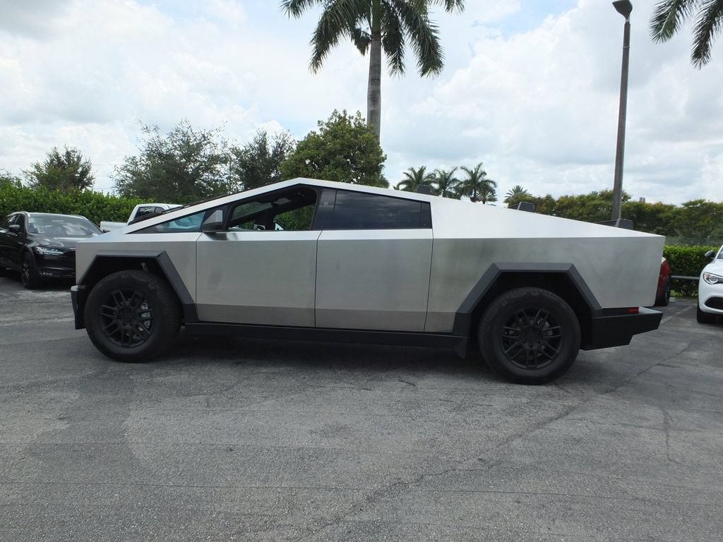 Used 2025 Tesla Cybertruck AWD Crew Cab image 14