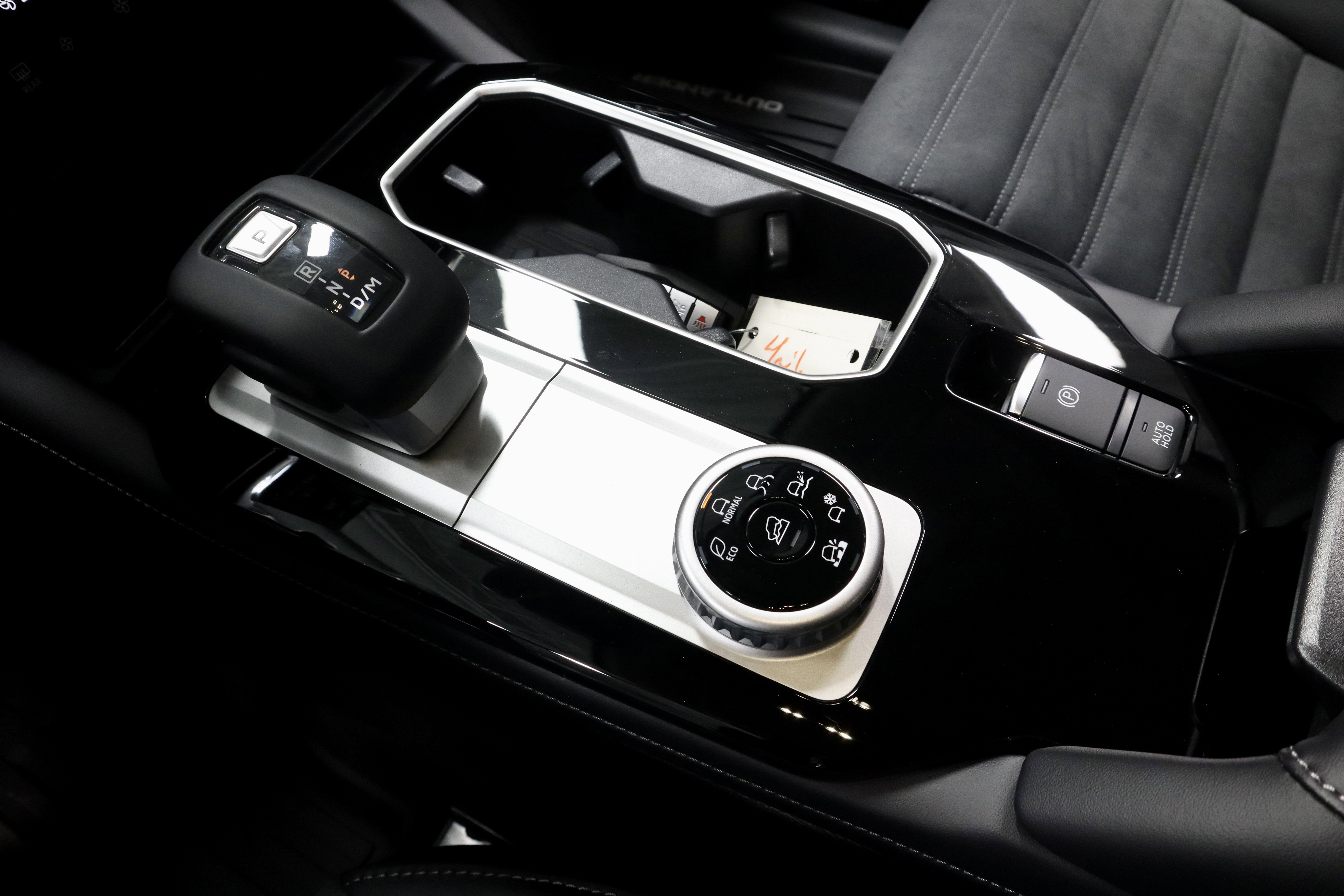 New 2026 Mitsubishi Outlander SE image 30