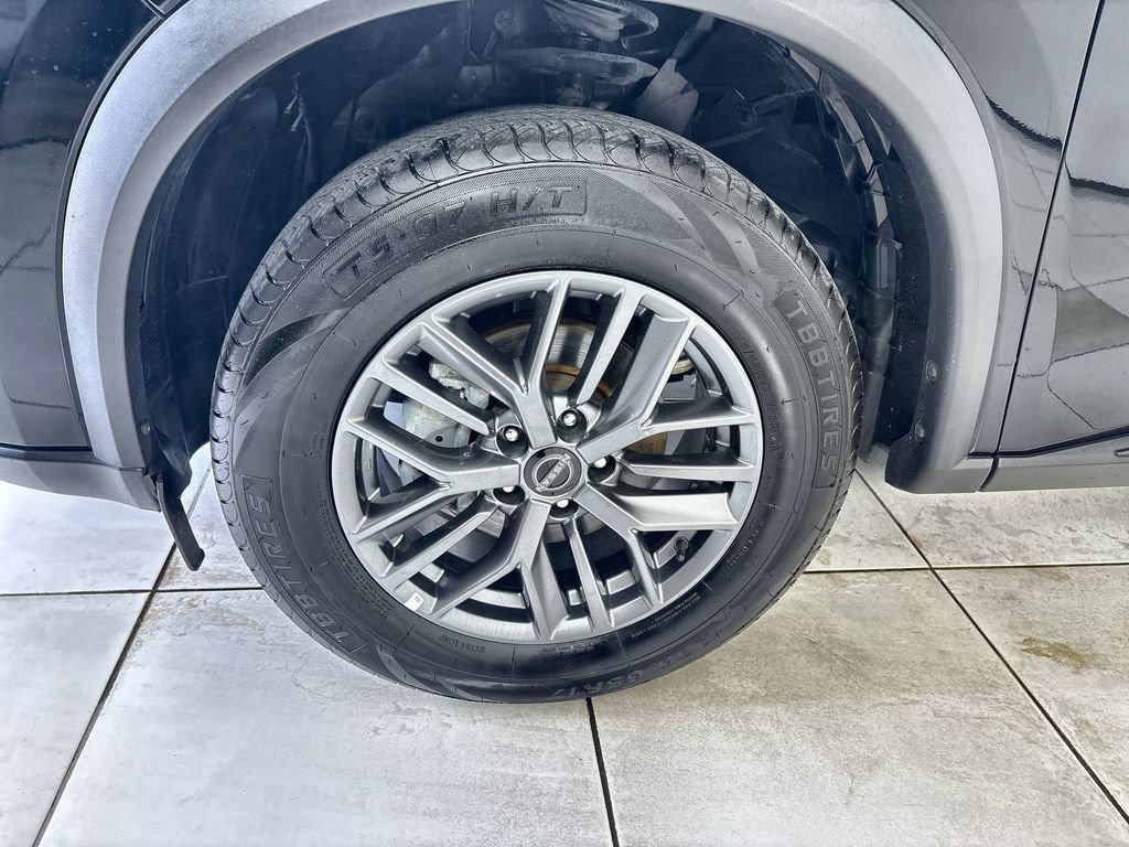 Used 2024 Nissan Rogue S AWD/4WD image 18