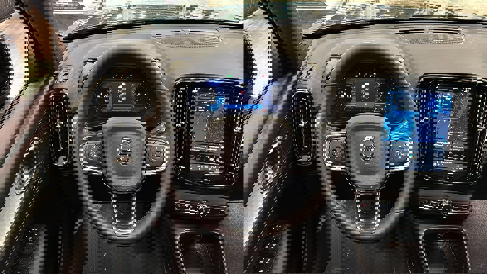 Used 2026 Volvo XC40 B4 Plus w/ Climate Package image 12