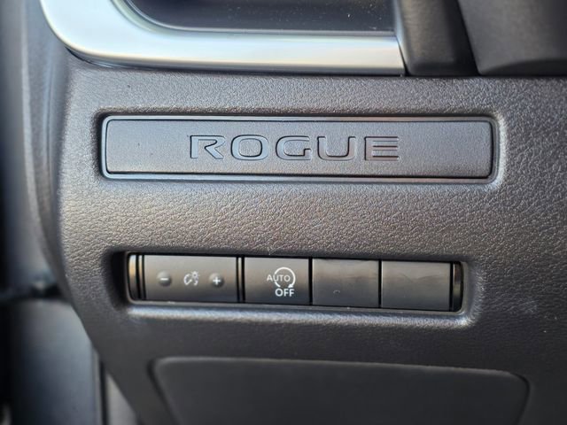 Used 2023 Nissan Rogue S image 37