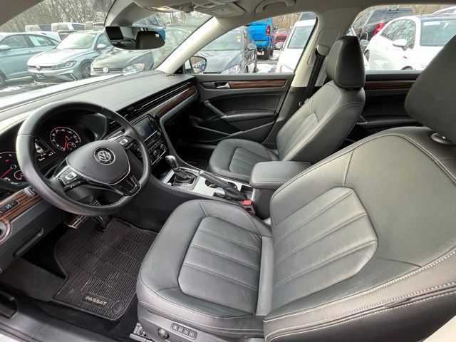 Certified 2020 Volkswagen Passat 2.0T SEL image 28