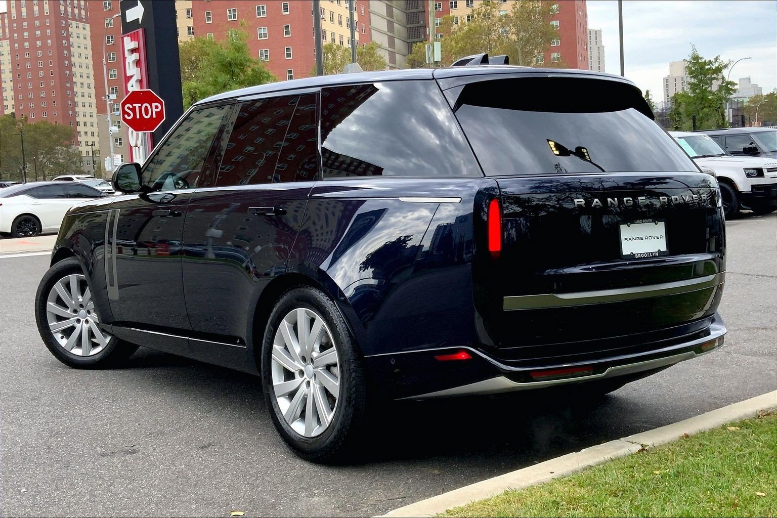Certified 2024 Land Rover Range Rover SE AWD/4WD image 11