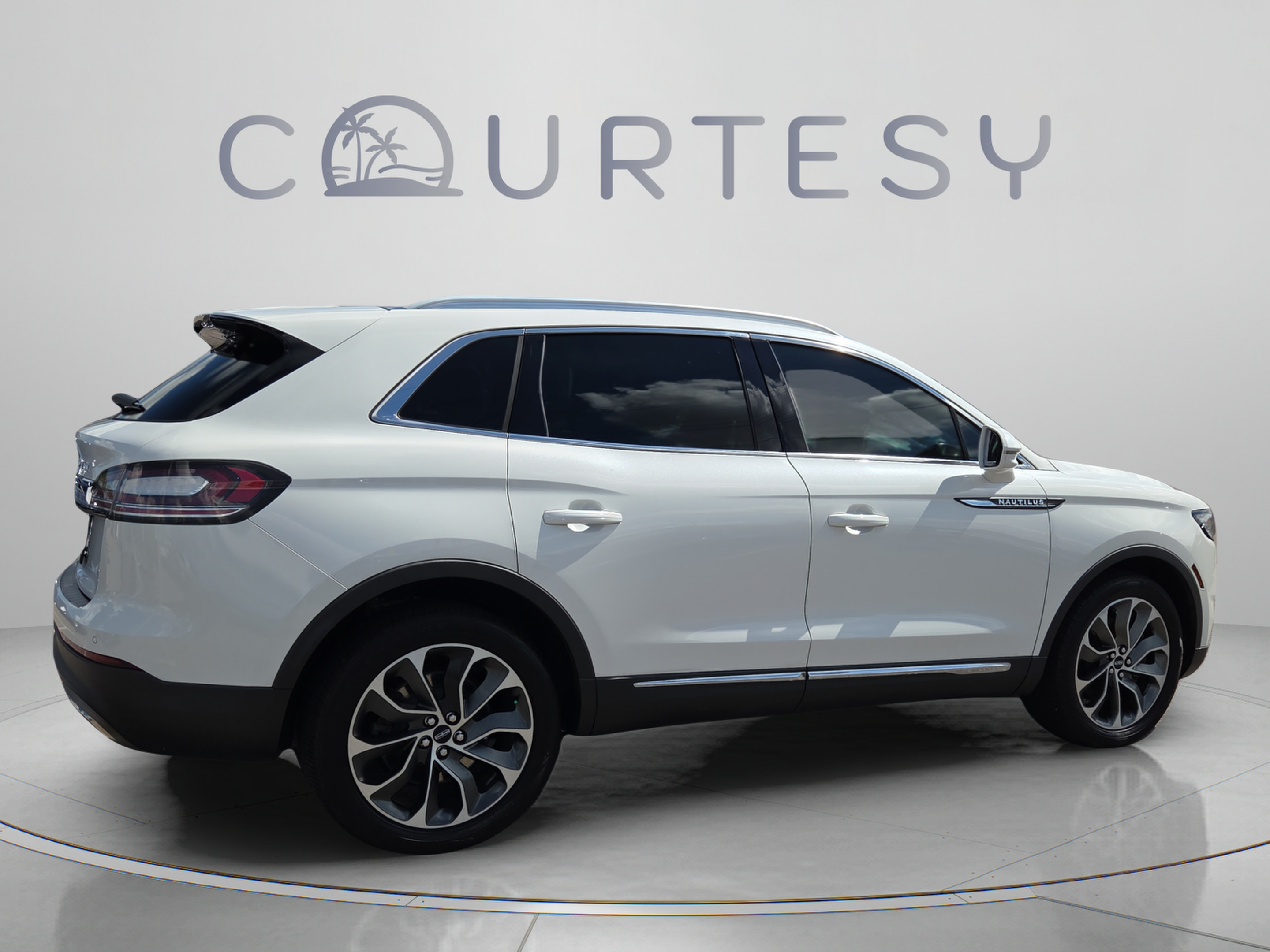 Used 2021 Lincoln Nautilus Reserve w/ Cargo Utility Package AWD/4WD image 5