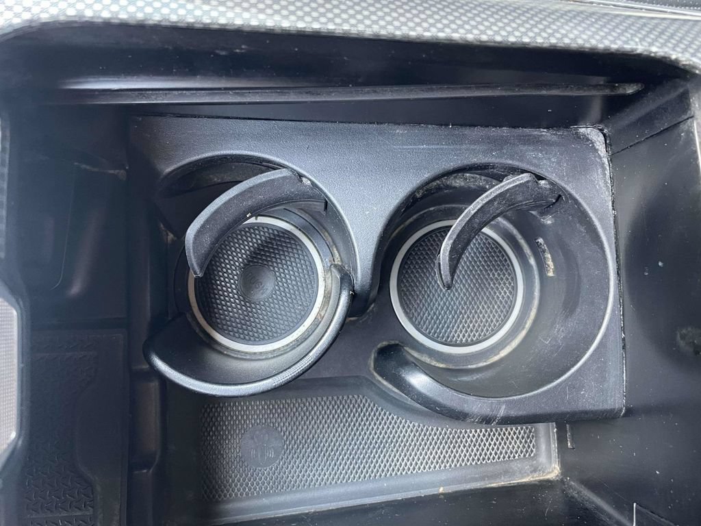 Used 2024 Mercedes-Benz GLC 300 4MATIC image 18