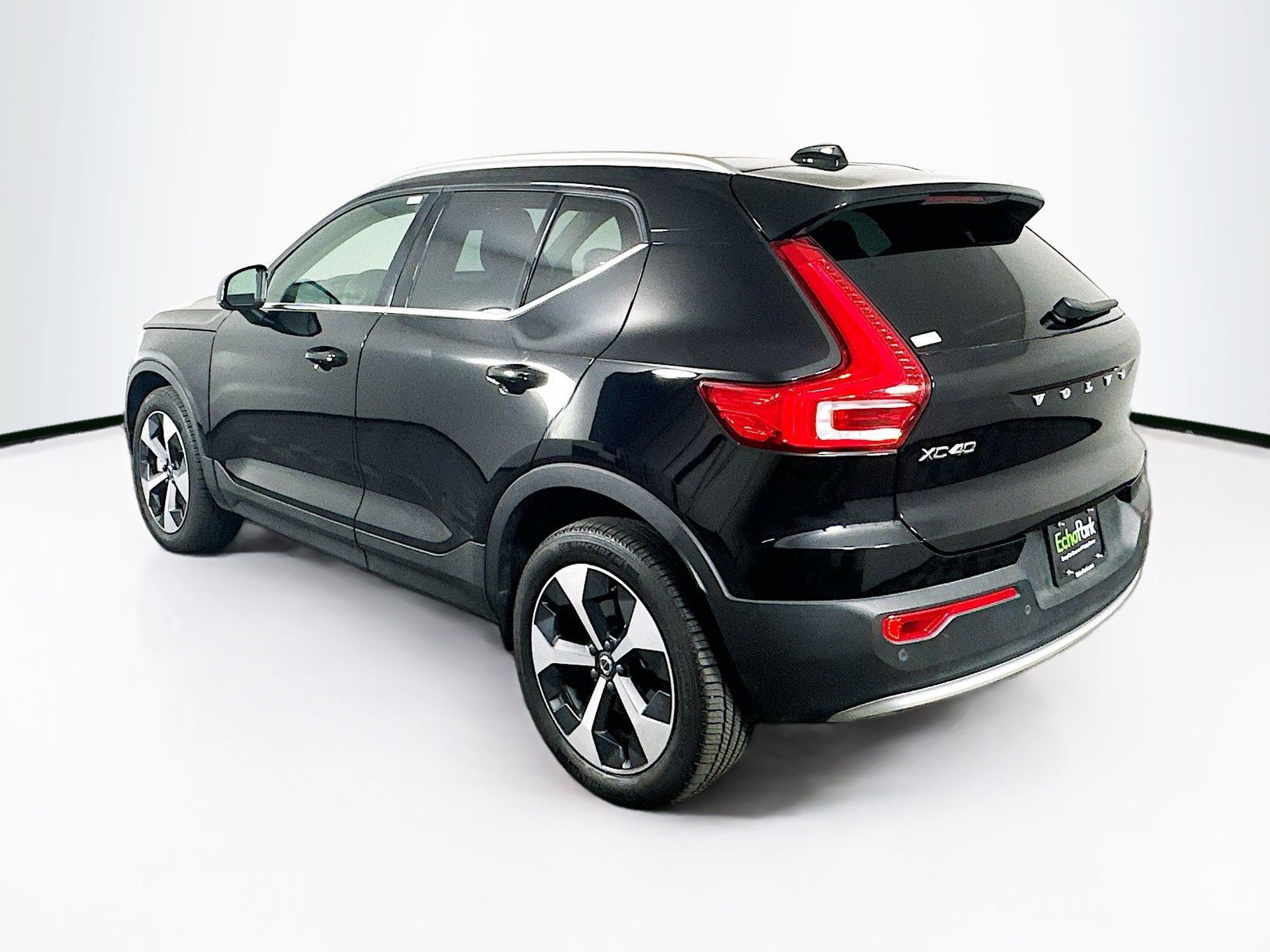 Used 2025 Volvo XC40 B5 Plus image 5