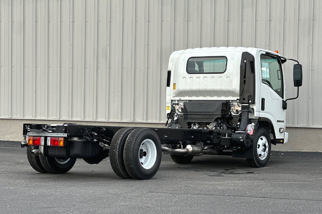 Used 2024 Isuzu NPR RWD image 5