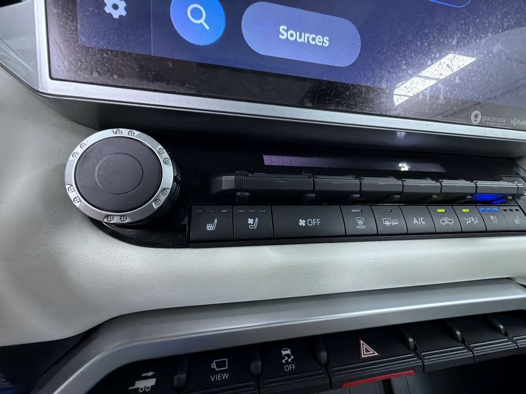 Used 2023 Toyota Tundra Capstone AWD/4WD image 15