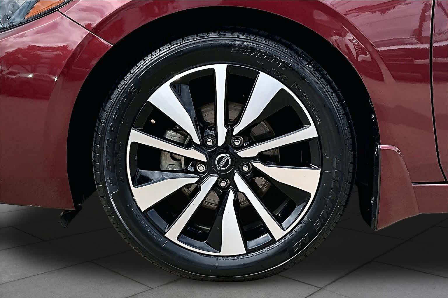 Certified 2024 Nissan Sentra SV w/ SV Premium Package FWD image 11