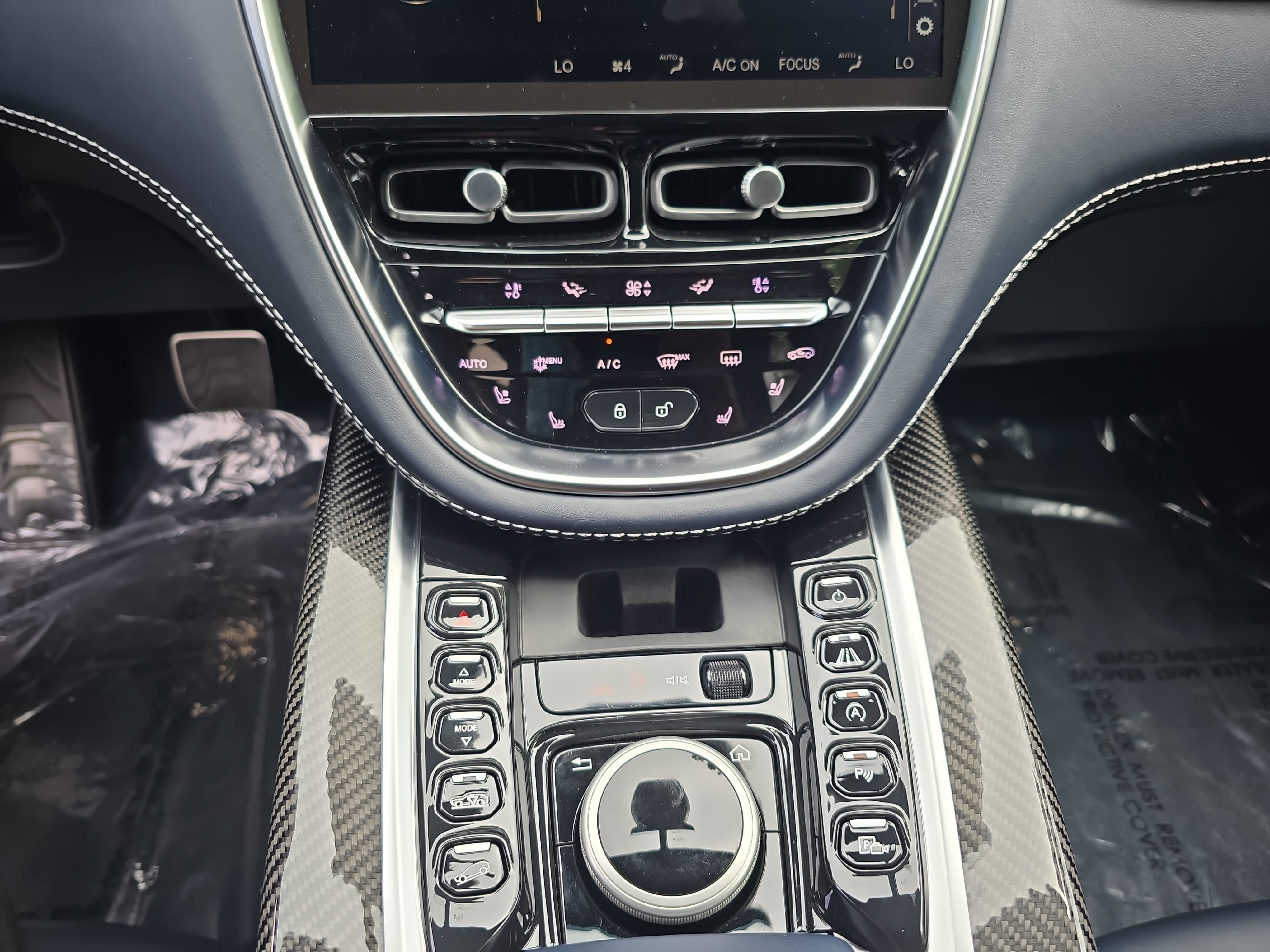 Used 2021 Aston Martin DBX AWD/4WD image 25