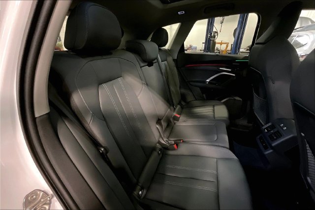 Used 2025 Audi Q5 Premium Plus w/ Premium Plus AWD/4WD image 27