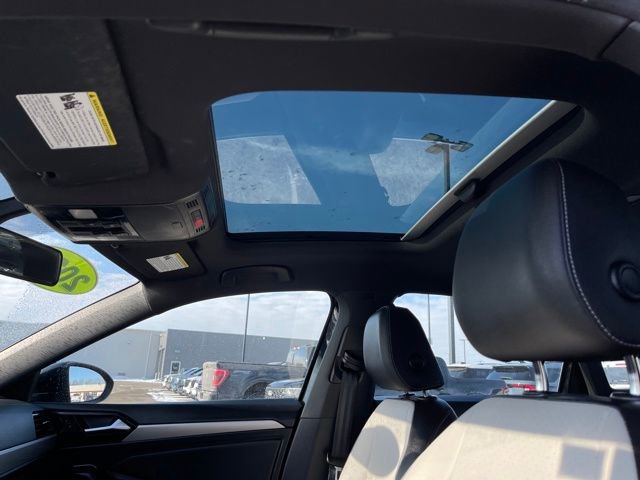 Used 2021 Volkswagen Jetta R-Line w/ R-Line Cold Weather Package image 24