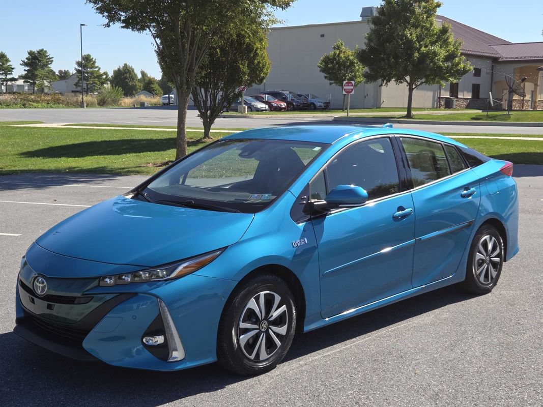 Used 2017 Toyota Prius Prime Advanced w/ Protection Package FWD image 4