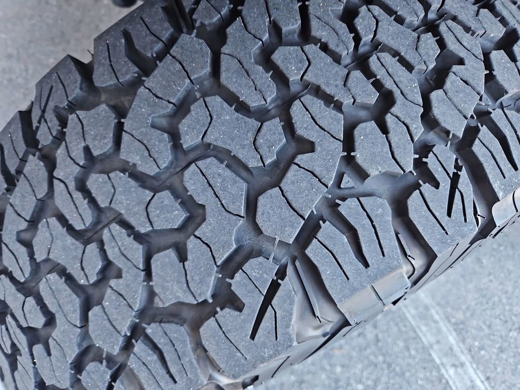 Used 2017 Jeep Wrangler Unlimited Rubicon w/ Connectivity Group image 28