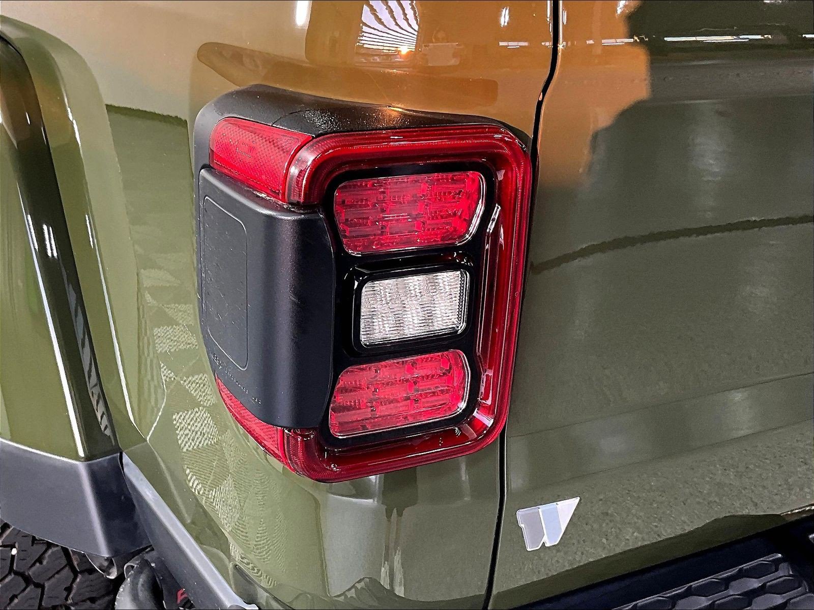 Used 2024 Jeep Gladiator Mojave AWD/4WD image 20